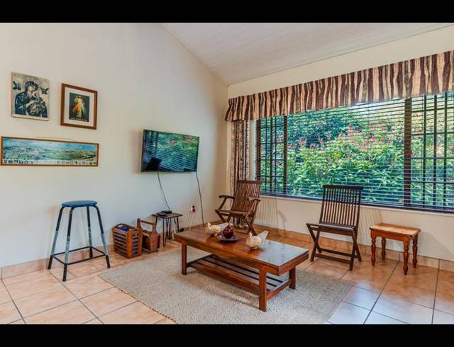 3 BEDROOM TOWNHOUSE FOR SALE IN TOWN BUSH VALLEY